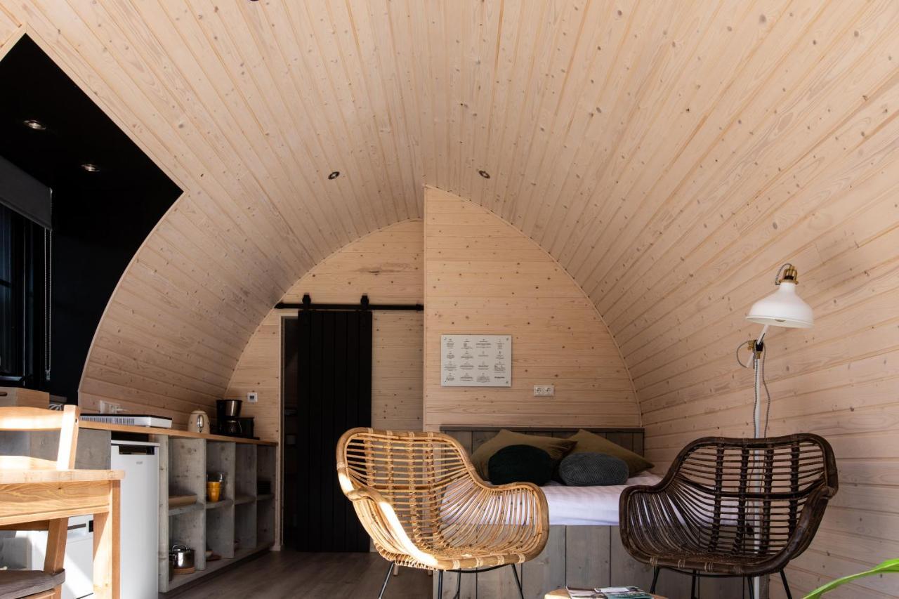 Pod Huisje Met Hottub Dokkum Exterior photo