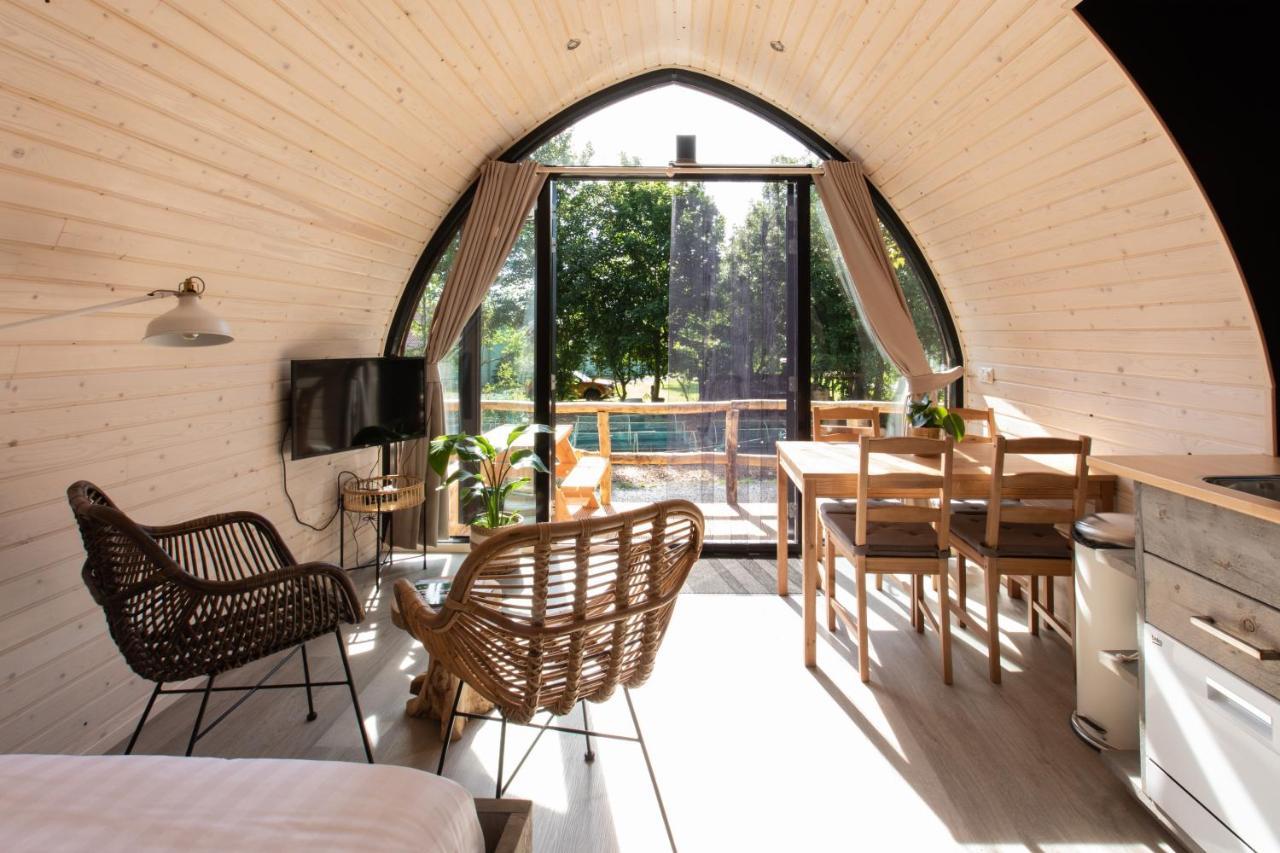 Pod Huisje Met Hottub Dokkum Exterior photo
