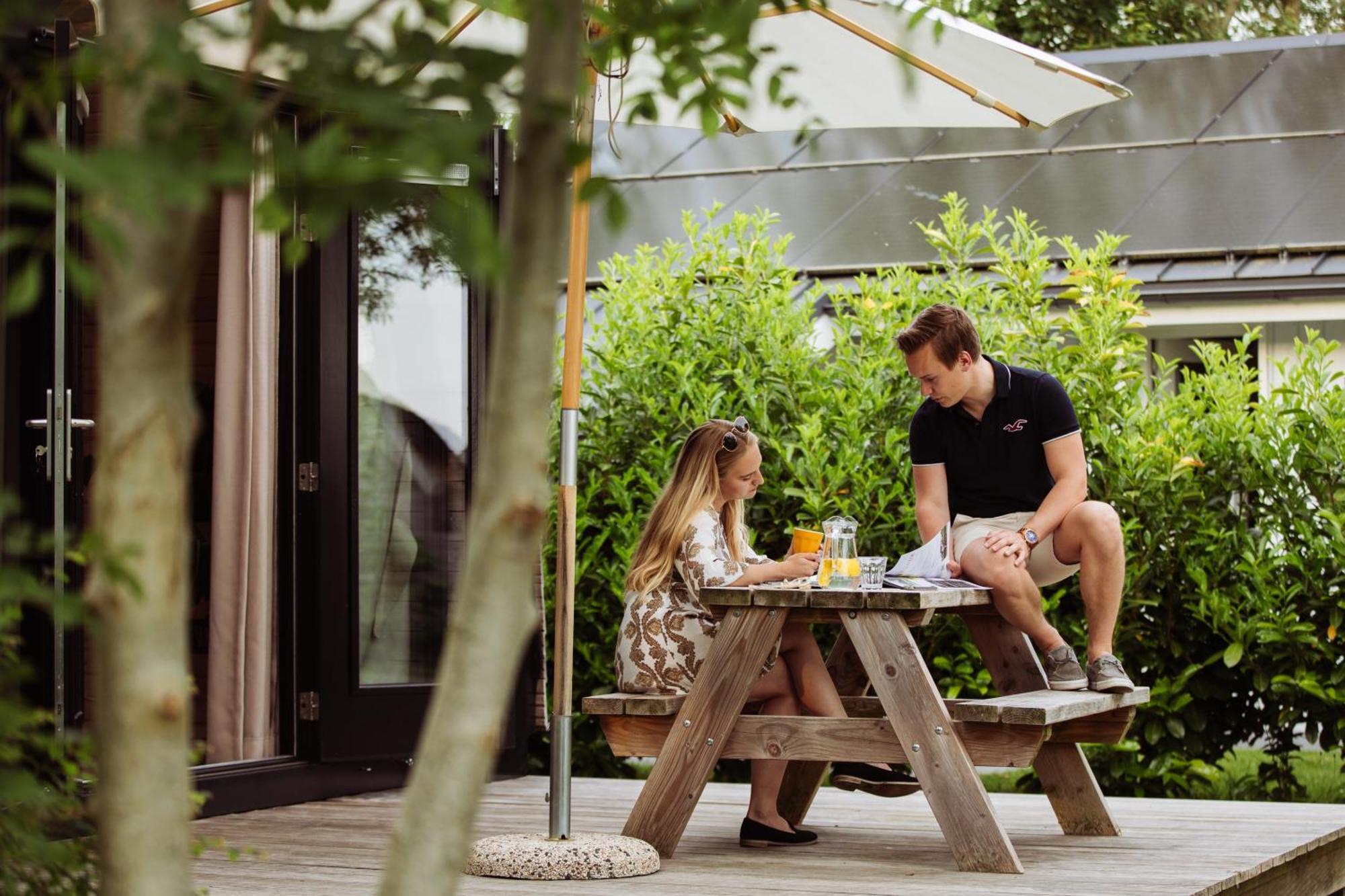 Pod Huisje Met Hottub Dokkum Exterior photo