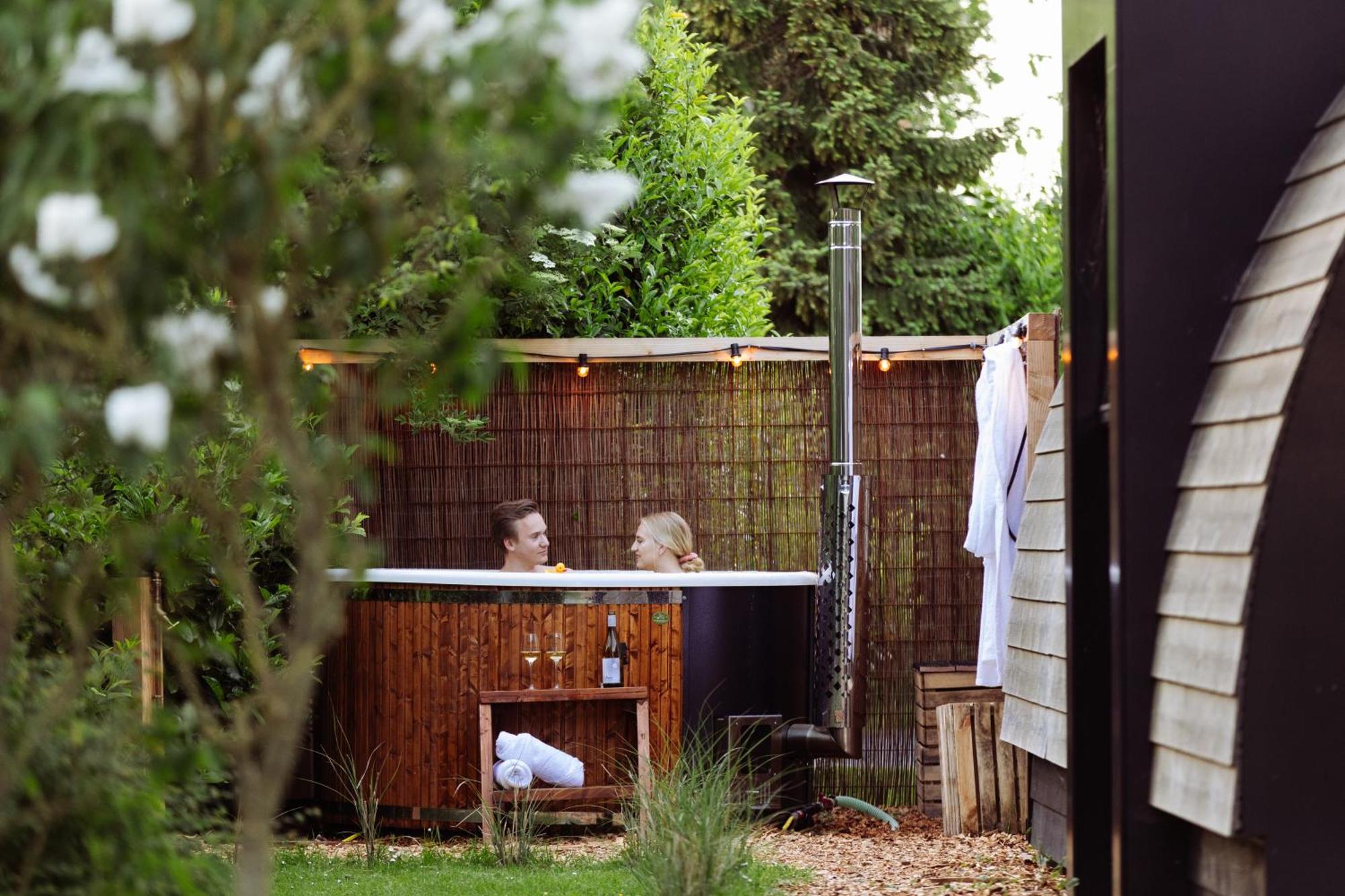 Pod Huisje Met Hottub Dokkum Exterior photo